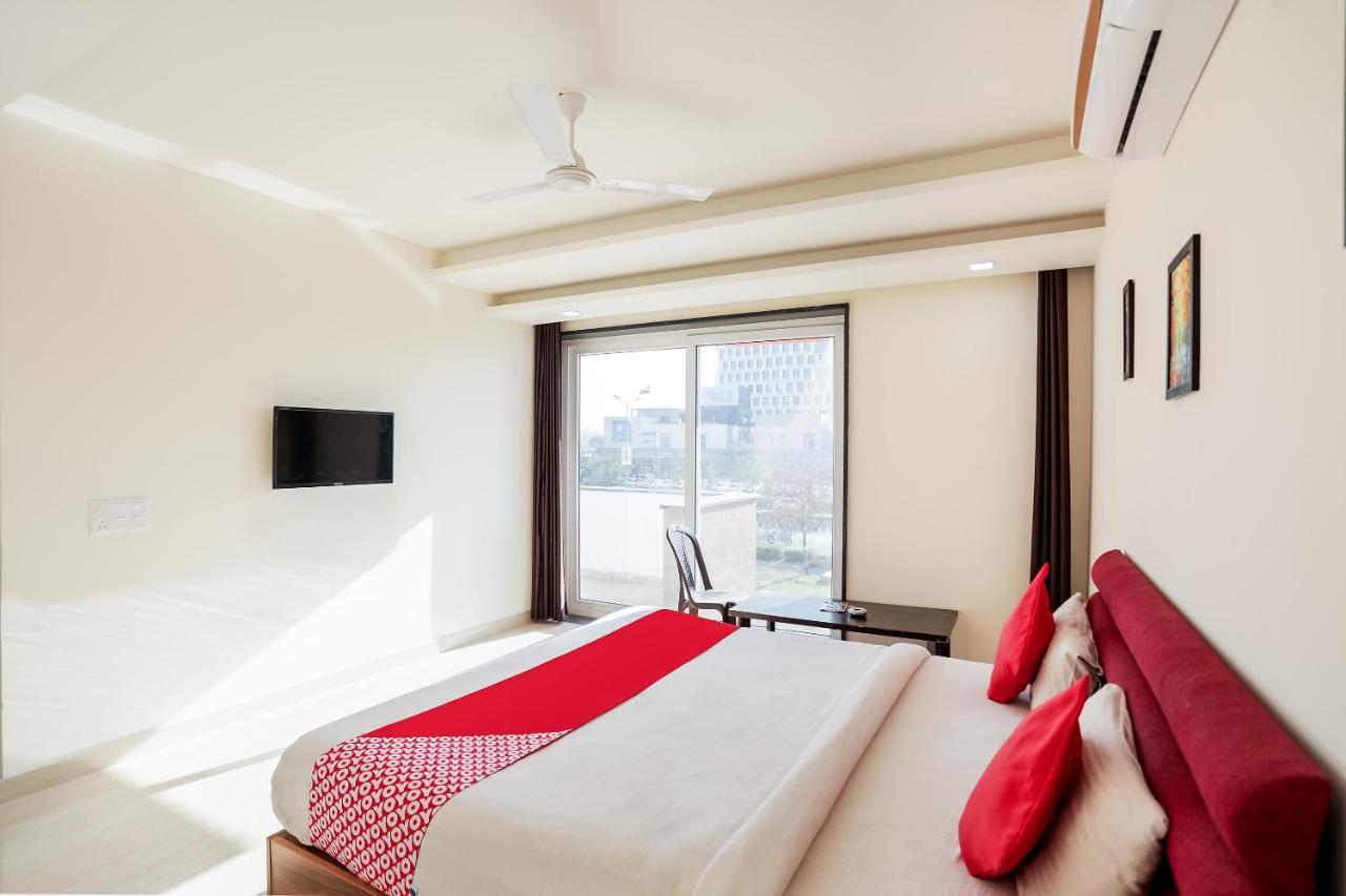 Oyo 65118 Hotel Vatika Gurgaon Eksteriør billede