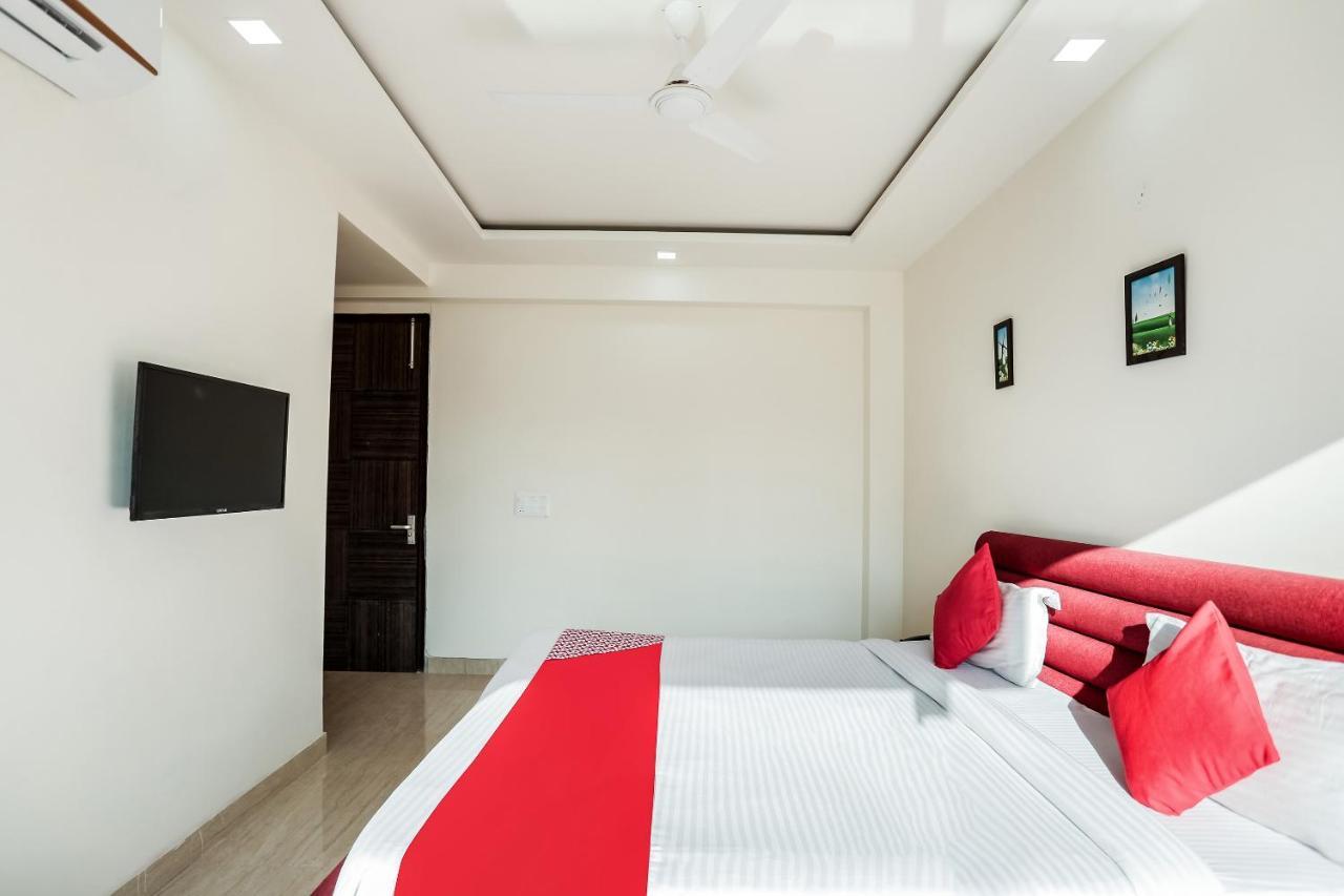 Oyo 65118 Hotel Vatika Gurgaon Eksteriør billede
