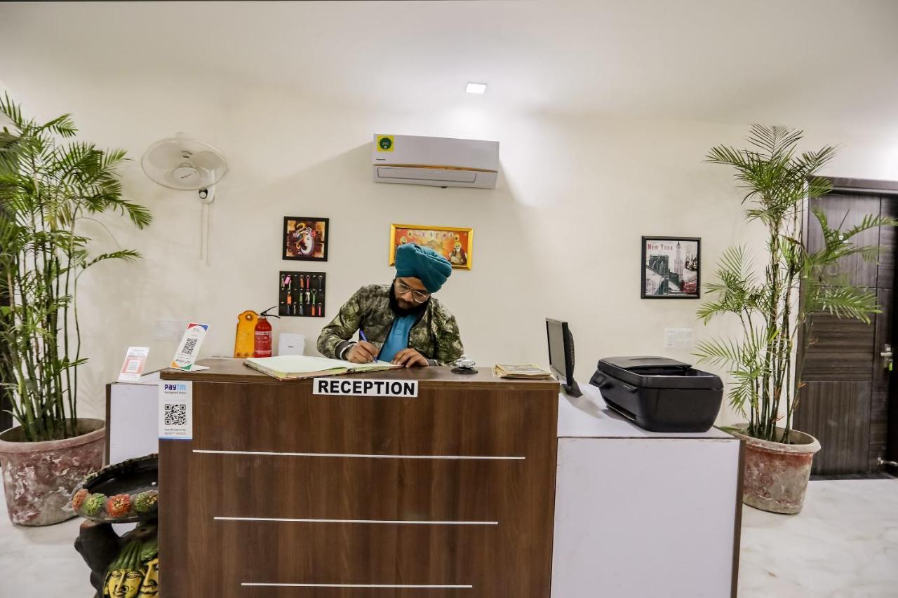 Oyo 65118 Hotel Vatika Gurgaon Eksteriør billede